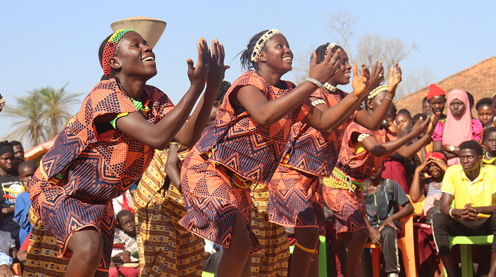 Guinée-Bissau : un théâtre ambulant encourage les discussions et change les perspectives sur la violence basée sur le genre