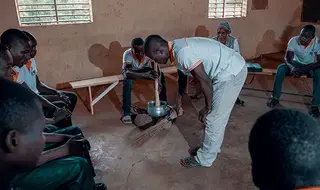 Au Burkina Faso, une « école de maris » enseigne que pour être…